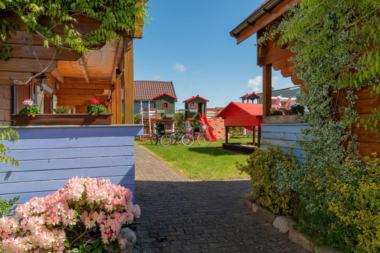 Domki Rekin Podgrzewany Basen Z Brodzikiem Oraz Klimatyzacja Rewal Exterior photo